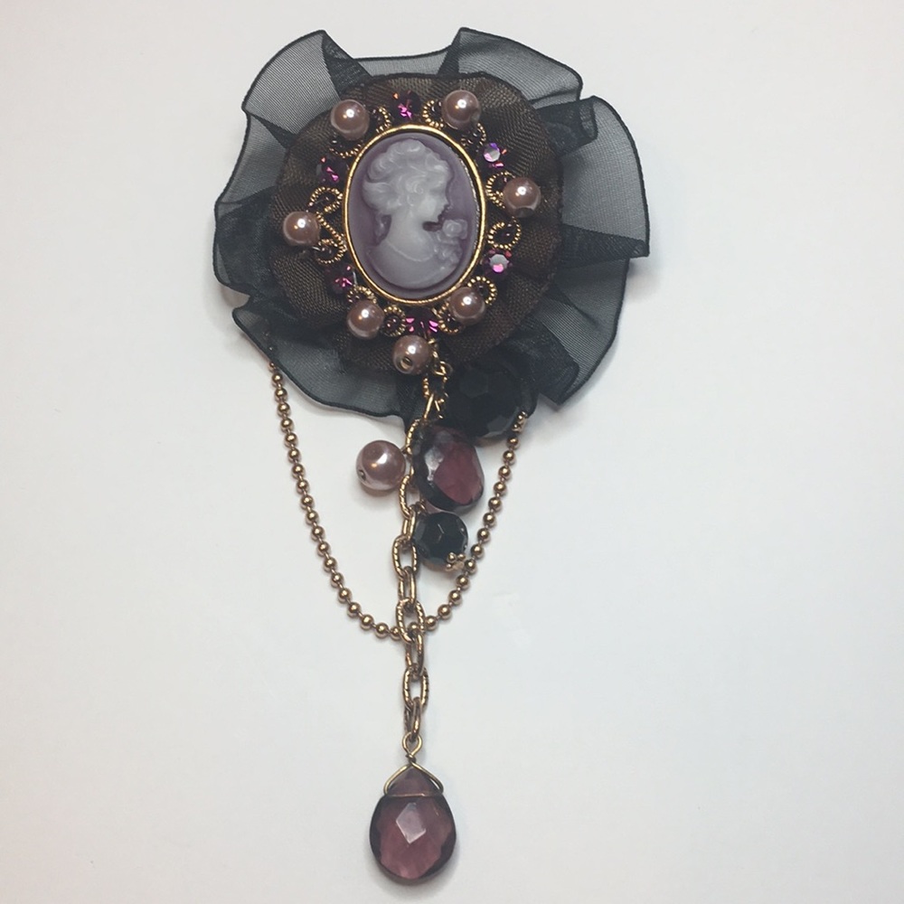 Vintage Purple Cameo Brooch - Picture 1 of 3